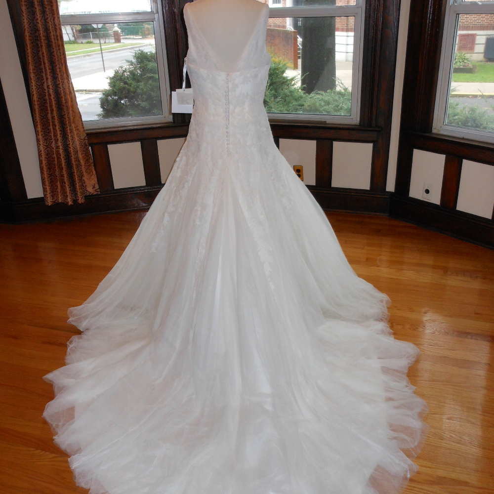 Pronovias Wedding Dress Oly - Picture 6 of 8